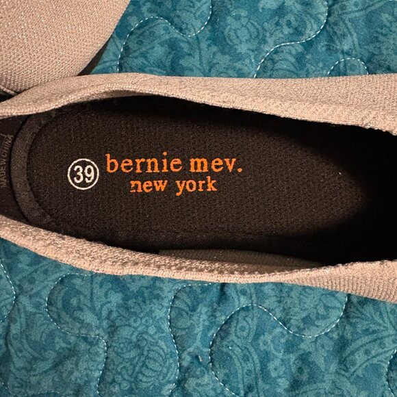 Bernie Mev. New York Metallic Flats Women's Size 8.5/39. NWOB - Picture 7 of 7